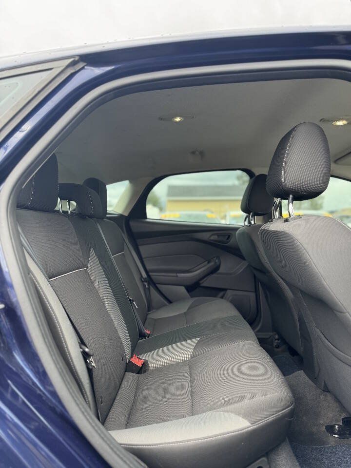 Used 2012 Ford Focus SE FWD image 9