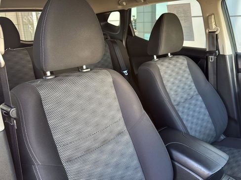 Used 2019 Nissan Rogue Sport SV AWD/4WD image 35