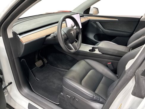 Certified 2023 Tesla Model Y Long Range AWD/4WD image 9