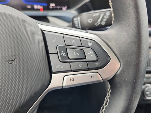 Used 2024 Volkswagen Taos SE w/ Panoramic Sunroof Package image 23