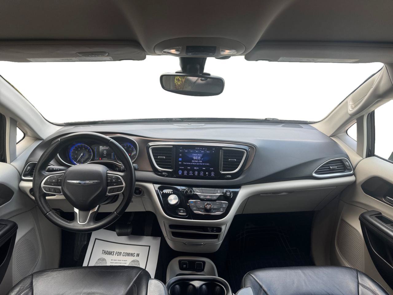 Used 2017 Chrysler Pacifica Touring-L FWD image 7