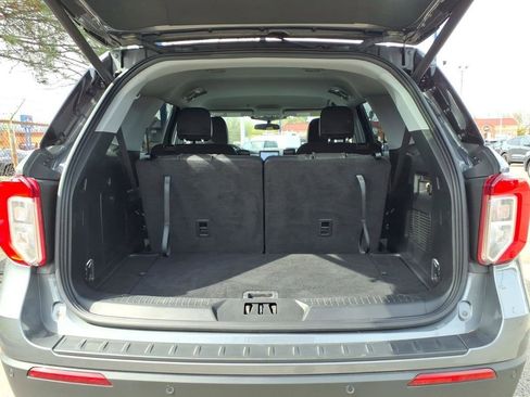 Used 2023 Ford Explorer XLT w/ Equipment Group 202A image 10