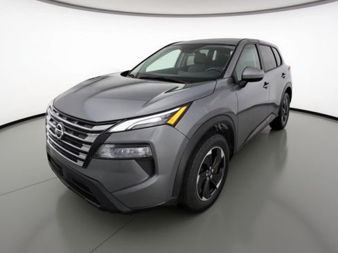 Used 2025 Nissan Rogue SV image 3