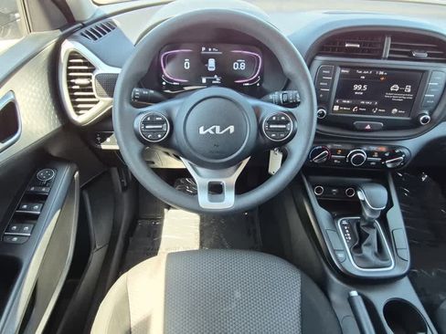 Used 2024 Kia Soul LX w/ Option Group 015 FWD image 8
