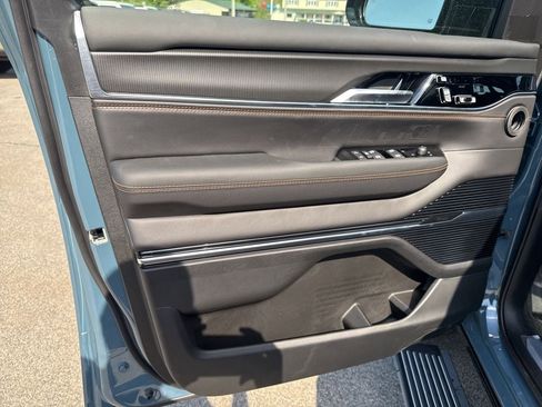 New 2026 Jeep Grand Wagoneer Summit AWD/4WD image 21