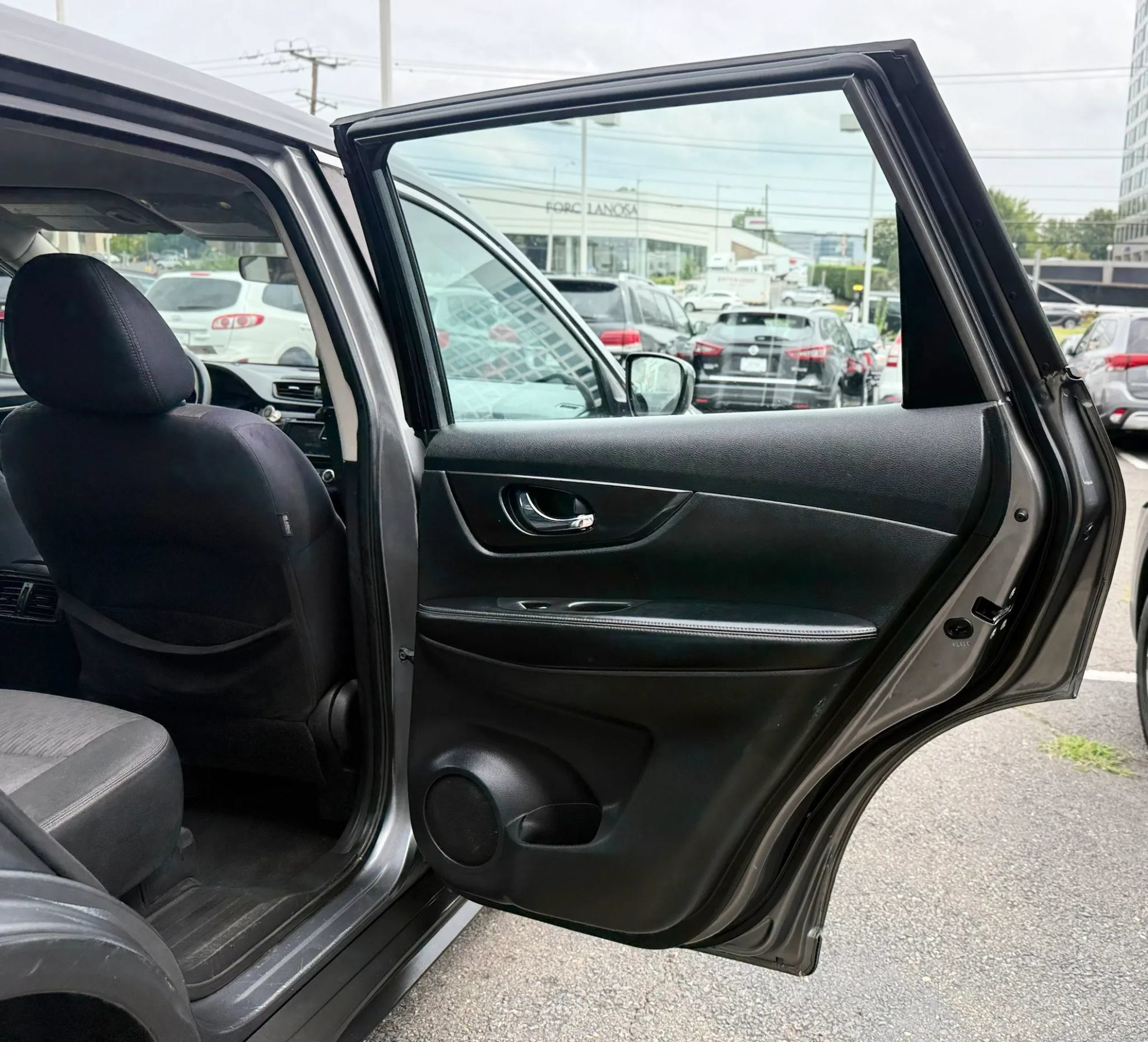 Used 2018 Nissan Rogue S AWD/4WD image 26