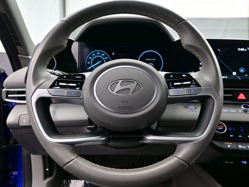 Certified 2025 Hyundai Elantra SEL image 24