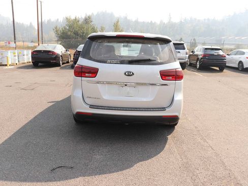 Used 2019 Kia Sedona L FWD image 6
