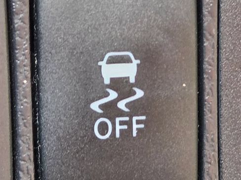 Used 2015 Toyota RAV4 Limited AWD/4WD image 18