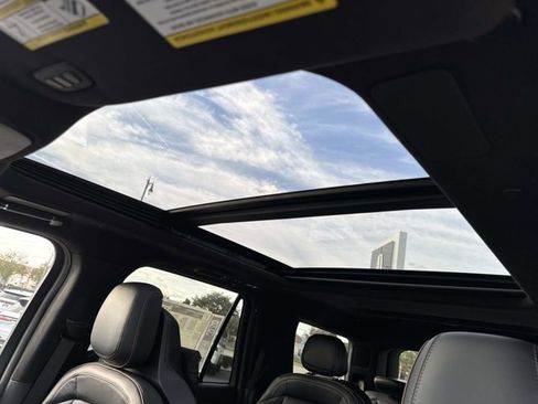 New 2025 Lincoln Navigator Black Label image 32