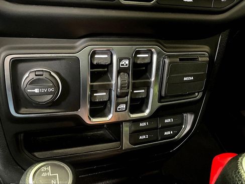 Used 2022 Jeep Wrangler Unlimited Sahara w/ Cold Weather Group image 15