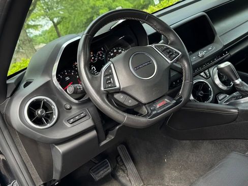 Used 2016 Chevrolet Camaro SS RWD image 4