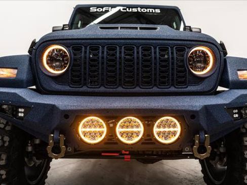 Used 2025 Jeep Gladiator Sport AWD/4WD image 45