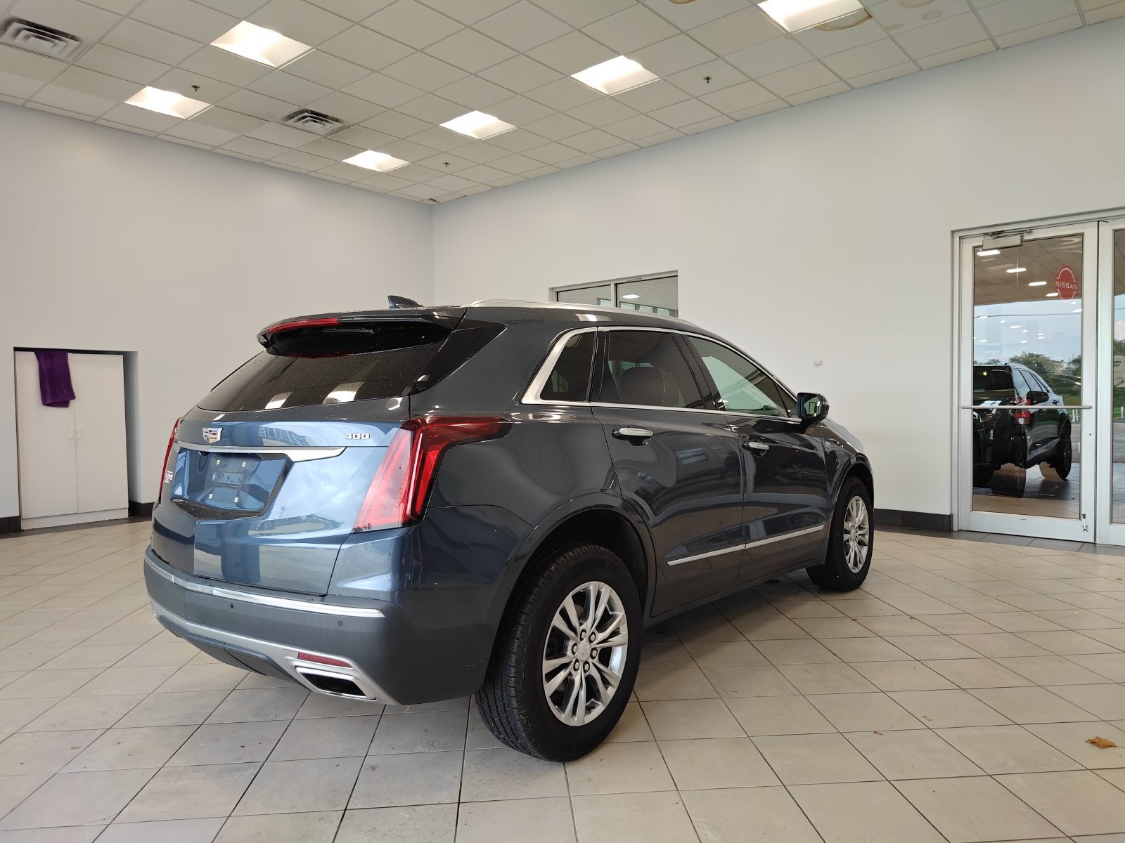 Used 2020 Cadillac XT5 Premium Luxury FWD image 3