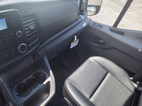 New 2025 Ford Transit 250 148 Medium Roof image 17