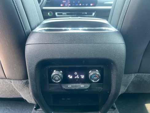 Used 2025 Chevrolet Traverse LT FWD image 20