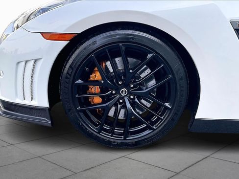 Used 2010 Nissan GT-R Premium AWD/4WD image 9