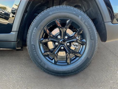 New 2026 Jeep Grand Cherokee Altitude image 25