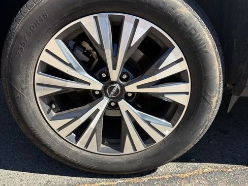 Used 2023 Nissan Rogue SV AWD/4WD image 17