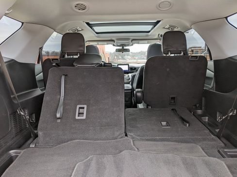 Used 2022 Ford Explorer XLT w/ Equipment Group 202A image 27