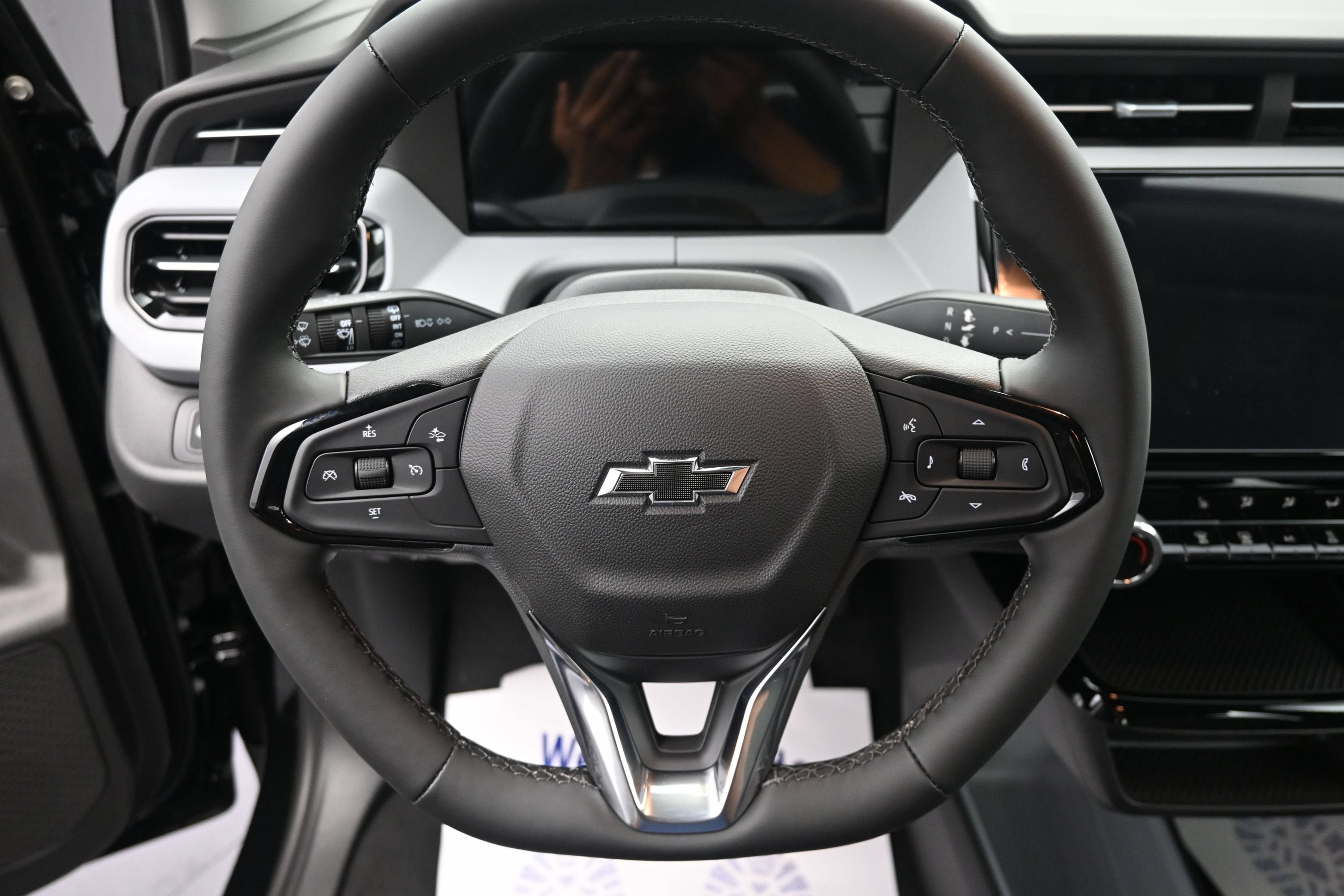 New 2027 Chevrolet Bolt LT w/ Comfort Package FWD image 38