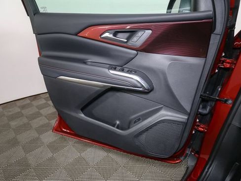 Used 2026 Chevrolet Traverse Z71 w/ LPO, Floor Liner Package AWD/4WD image 39