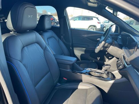 Used 2025 Buick Envista Sport Touring image 34