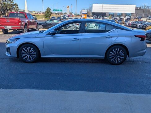 Used 2024 Nissan Altima 2.5 SV image 7