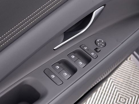 New 2025 Hyundai Elantra SEL image 14