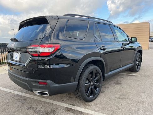 Used 2025 Honda Pilot Black Edition image 4