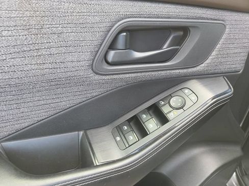 Used 2021 Nissan Rogue S AWD/4WD image 19