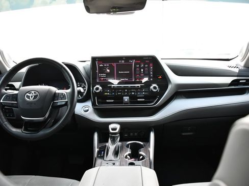 Used 2021 Toyota Highlander Limited AWD/4WD image 21