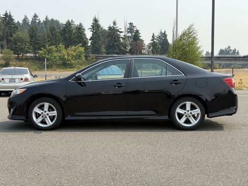 Used 2012 Toyota Camry SE FWD image 13