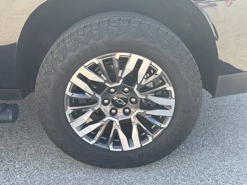 Used 2025 Chevrolet Suburban Z71 AWD/4WD image 69