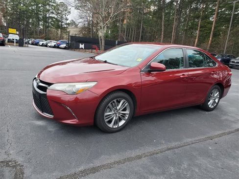 Used 2015 Toyota Camry SE image 9