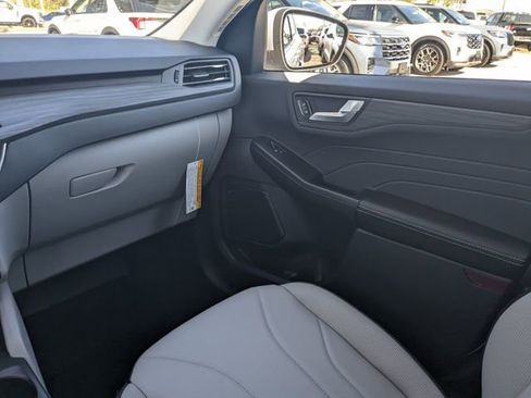New 2025 Ford Escape SE w/ PHEV Premium Package image 6