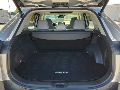 Used 2020 Toyota RAV4 Limited image 8