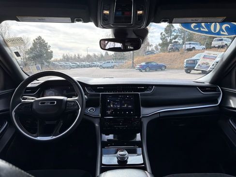 Used 2023 Jeep Grand Cherokee L Altitude image 19