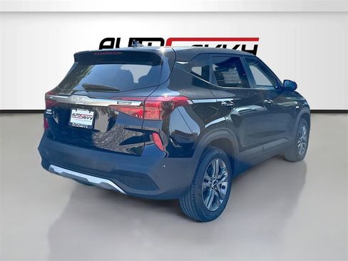 Used 2023 Kia Seltos LX image 7