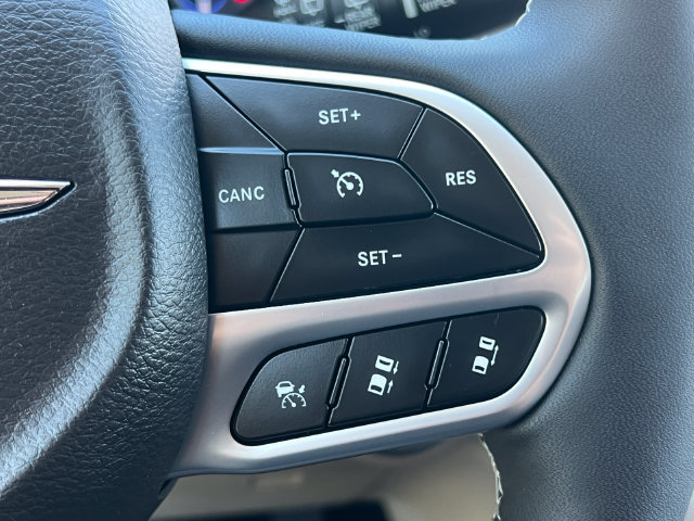Used 2024 Chrysler Pacifica Touring-L AWD/4WD image 23