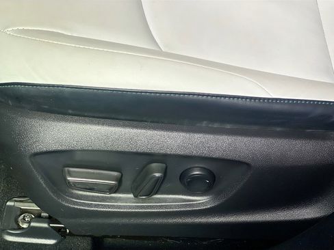 Used 2022 Toyota Prius XLE image 15