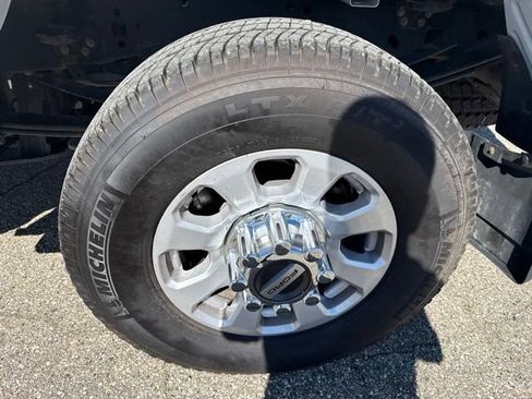 Used 2023 Ford F250 XLT w/ FX4 Off-Road Package AWD/4WD image 4