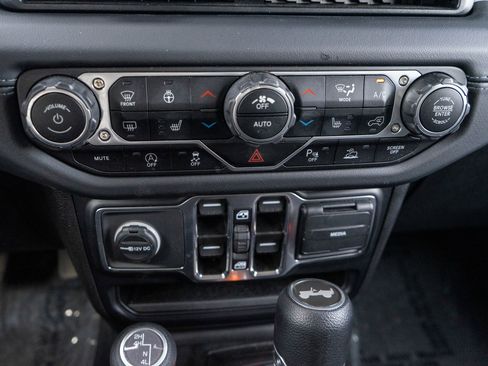 Used 2024 Jeep Wrangler Unlimited Sahara w/ Technology Group AWD/4WD image 19