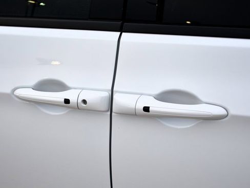 New 2026 Chrysler Pacifica Select w/ S Appearance Package FWD image 11