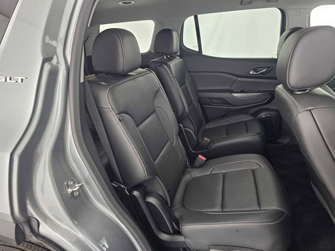 Used 2023 GMC Acadia SLT FWD image 12