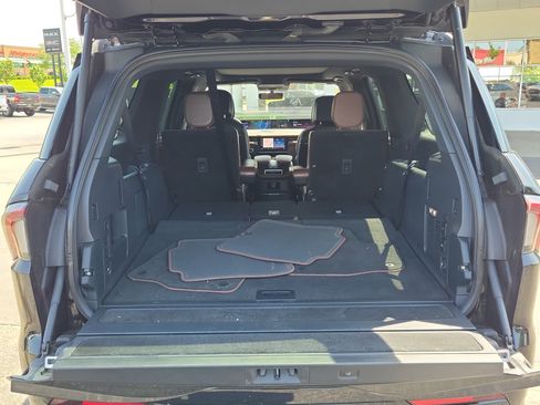 Used 2025 Lincoln Navigator L Reserve AWD/4WD image 8