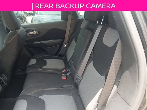 Used 2016 Jeep Cherokee Sport FWD image 8