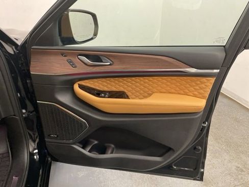 Used 2023 Jeep Grand Cherokee Summit w/ Luxury Tech Group V image 28