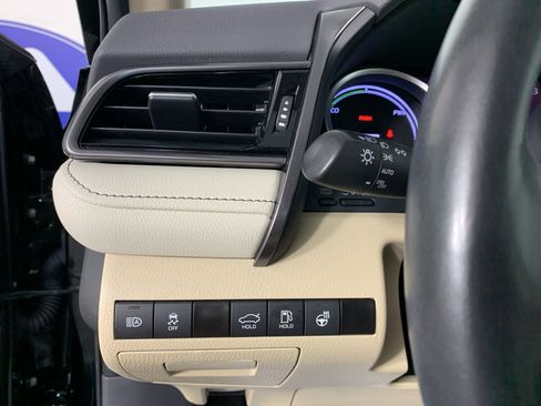 Used 2023 Toyota Camry XLE w/ Cold Weather Package FWD image 17
