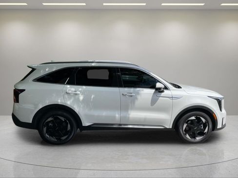 Used 2025 Kia Sorento EX w/ EX Panoramic Sunroof Package FWD image 8